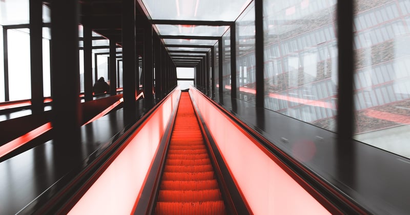 Prix d’un monte-escalier droit Stannah : le vrai budget à prévoir