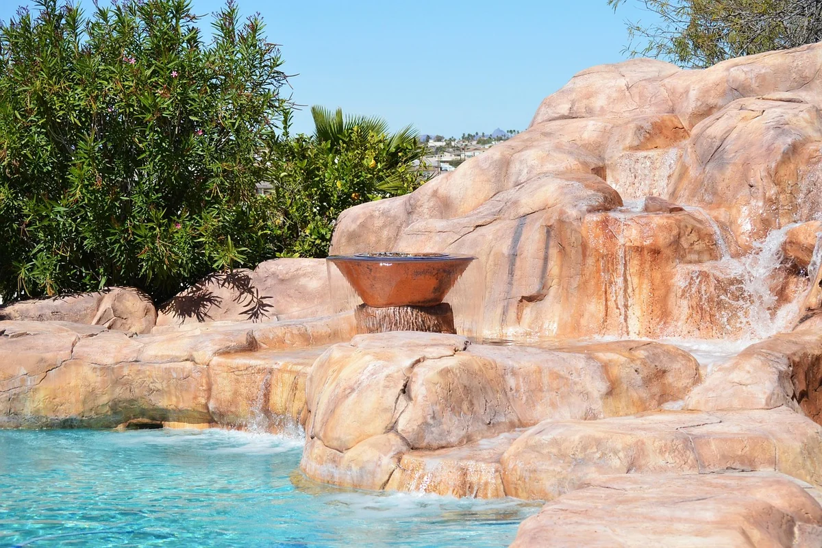 Quelles solutions concrètes pour camoufler une piscine tubulaire